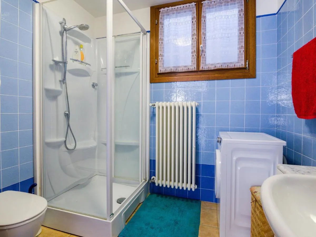 Beautiful Holiday Home In Zelarino With Pool