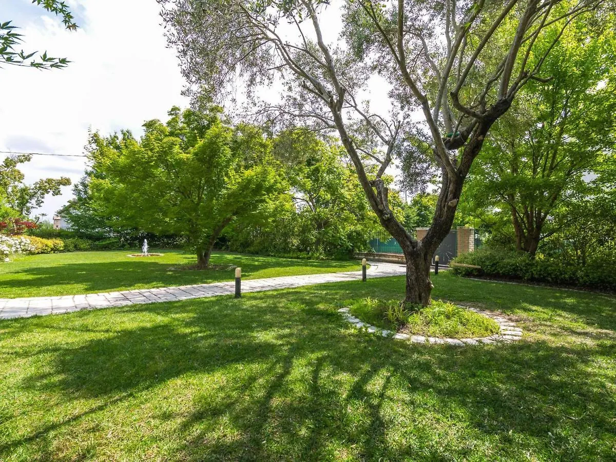 Βίλα Beautiful Holiday Home In Zelarino With Pool