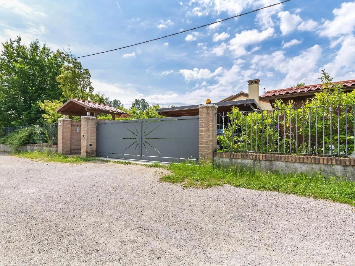 Beautiful Holiday Home In Zelarino With Pool Βίλα